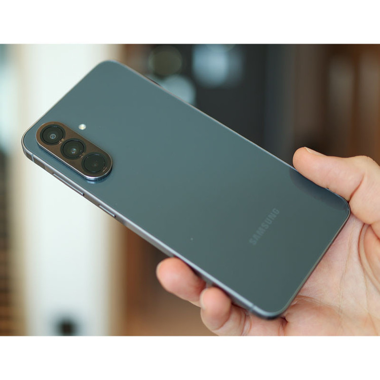گوشی موبایل سامسونگ مدل Galaxy A56 دو سیم کارت ظرفیت 128 گیگابایت و رم 8 گیگابایت - ویتنام - به همراه پک هدیه (گلس ضد ضربه)