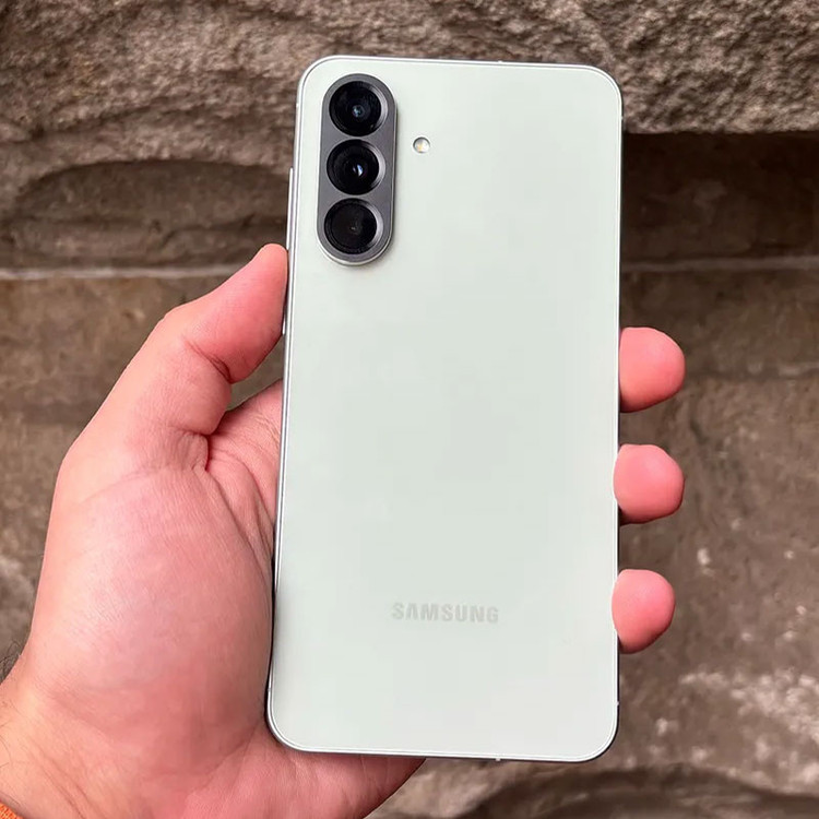 گوشی موبایل سامسونگ مدل Galaxy A56 دو سیم کارت ظرفیت 128 گیگابایت و رم 8 گیگابایت - ویتنام - به همراه پک هدیه (گلس ضد ضربه)