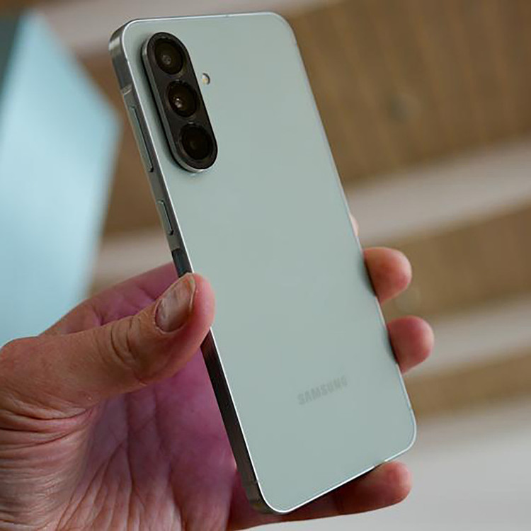 گوشی موبایل سامسونگ مدل Galaxy A56 دو سیم کارت ظرفیت 128 گیگابایت و رم 8 گیگابایت - ویتنام - به همراه پک هدیه (گلس ضد ضربه)